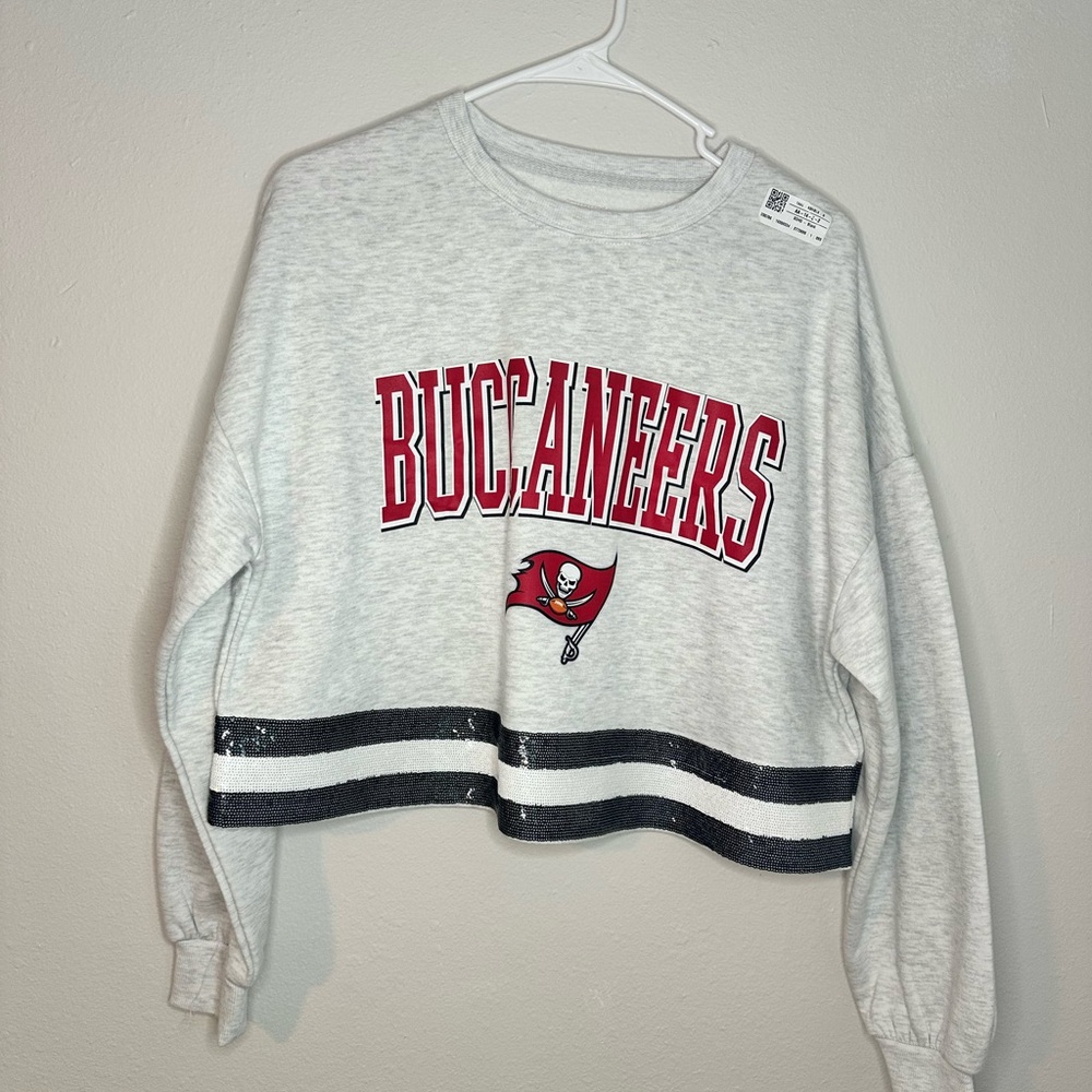 Tampa Bay Buccaneers Light Gray Cropped Crewneck Sweatshirt